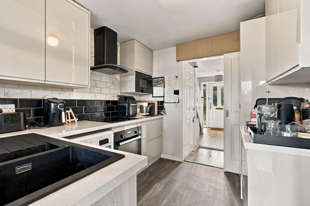 Property photo 2 of 23 Kitchen