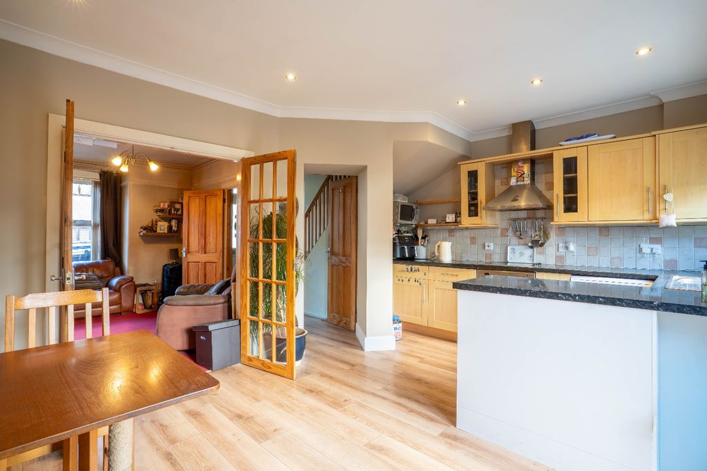 Property photo 2 of 14 4612123