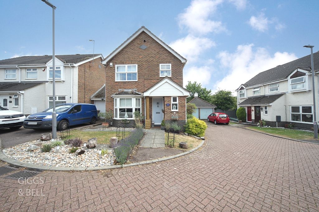 Property photo 1 of 27 5202421
