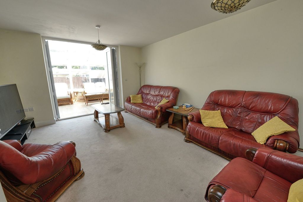 Property photo 2 of 21