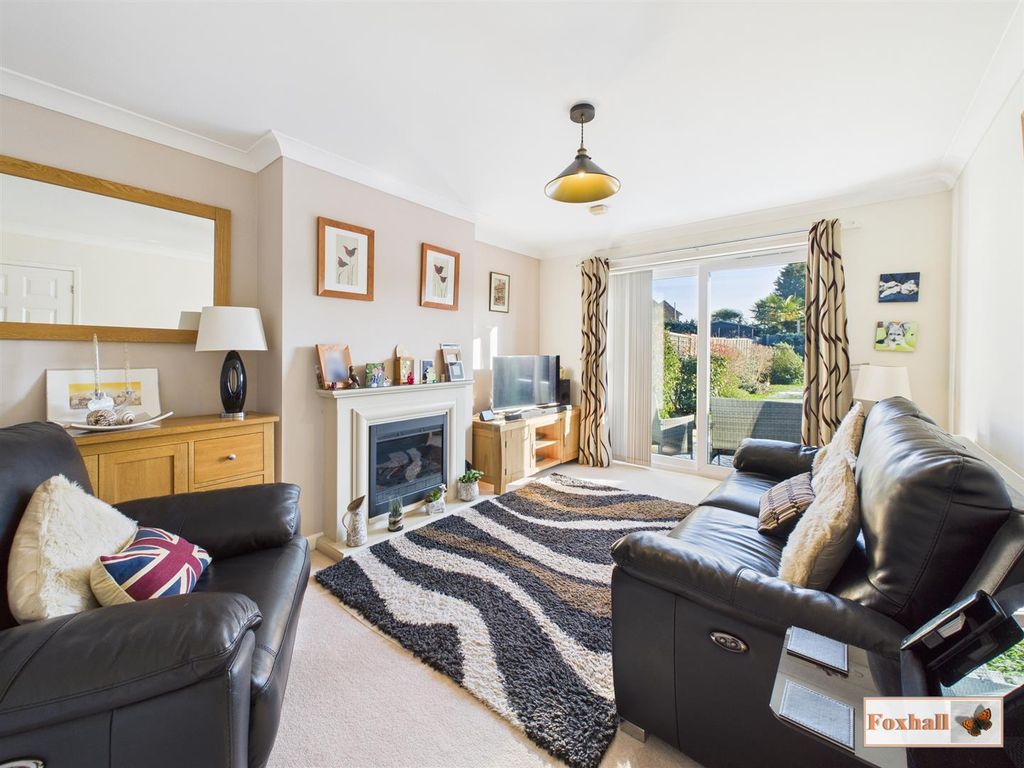 Property photo 3 of 17 Lounge