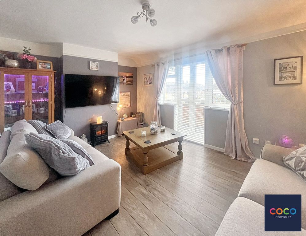 Property photo 2 of 14 Sitting Room