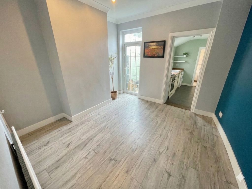 Property photo 3 of 8 5055162