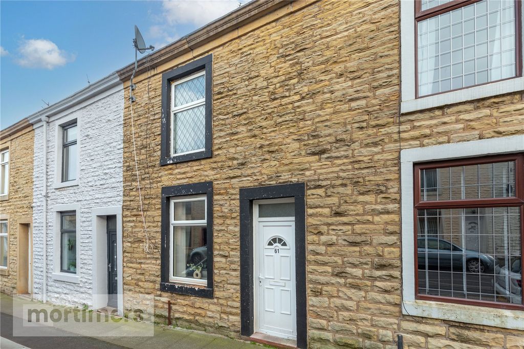 Property photo 1 of 12 Front External