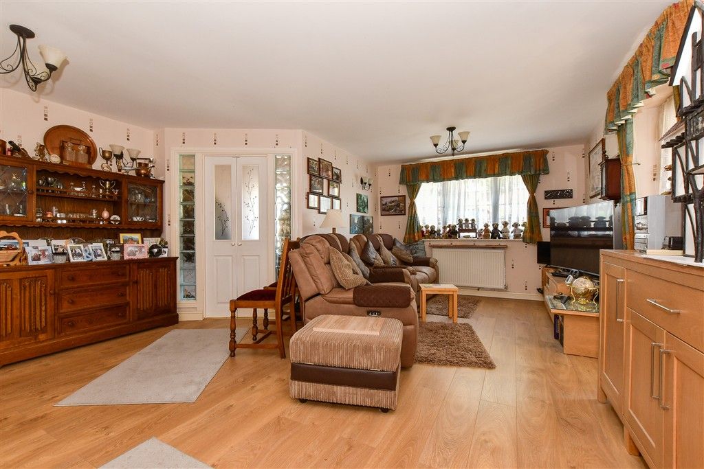 Property photo 3 of 9 Lounge/ Dining Room