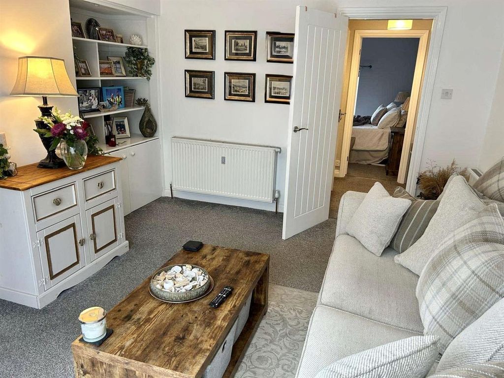 Property photo 2 of 10 Lounge