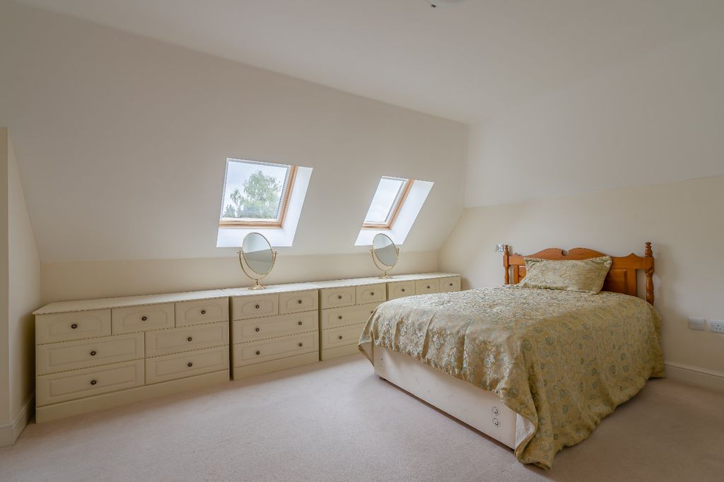 Property photo 3 of 6 Bedroom