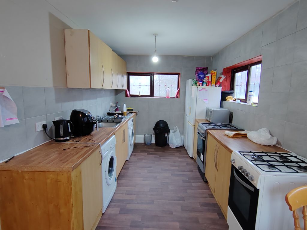 Property photo 3 of 7 Communal Kitchen