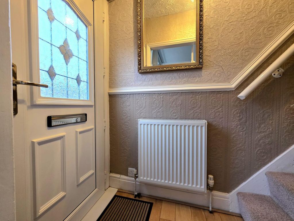 Property photo 2 of 21 Hallway