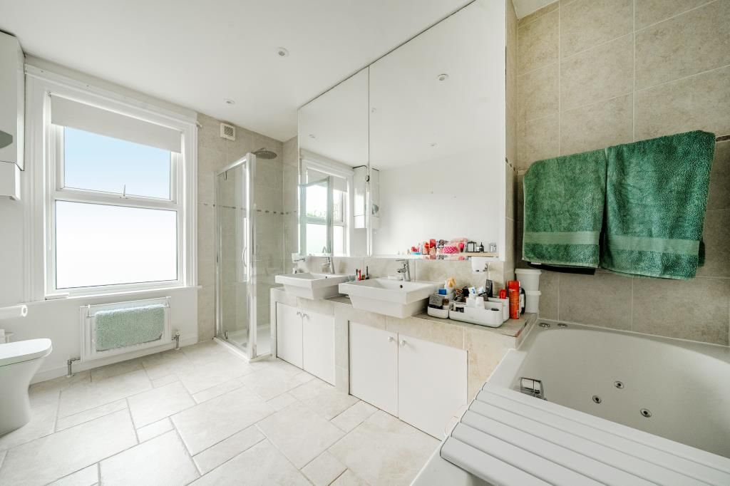 Property photo 2 of 22 Bathroom