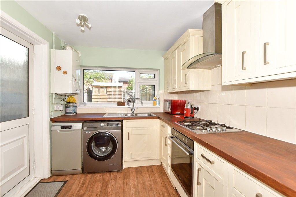 Property photo 3 of 9 Kitchen