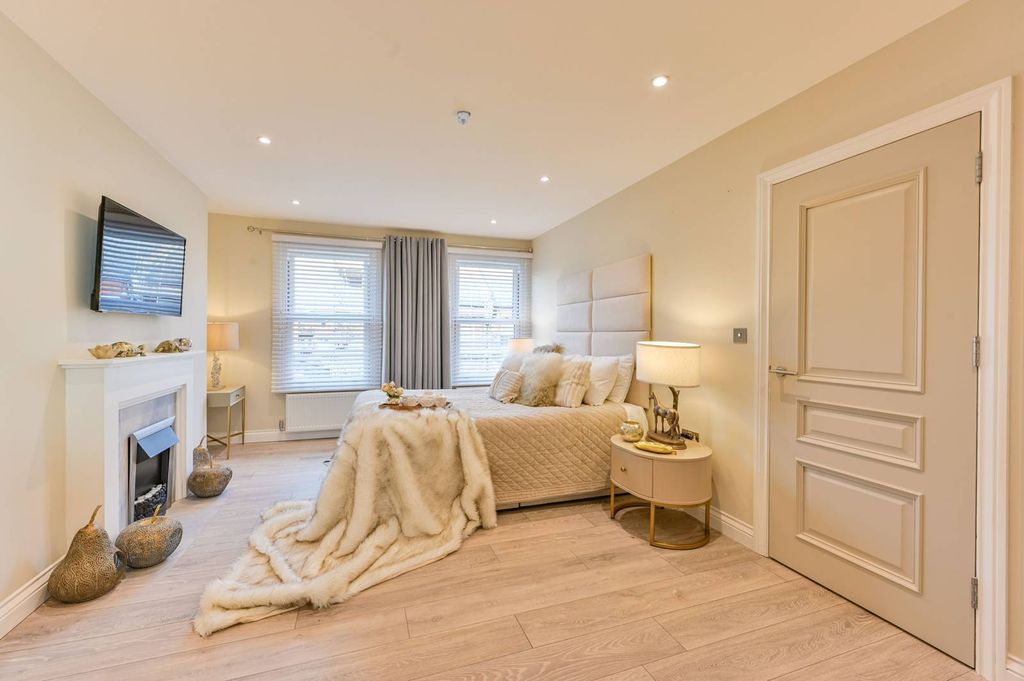 Property photo 3 of 45