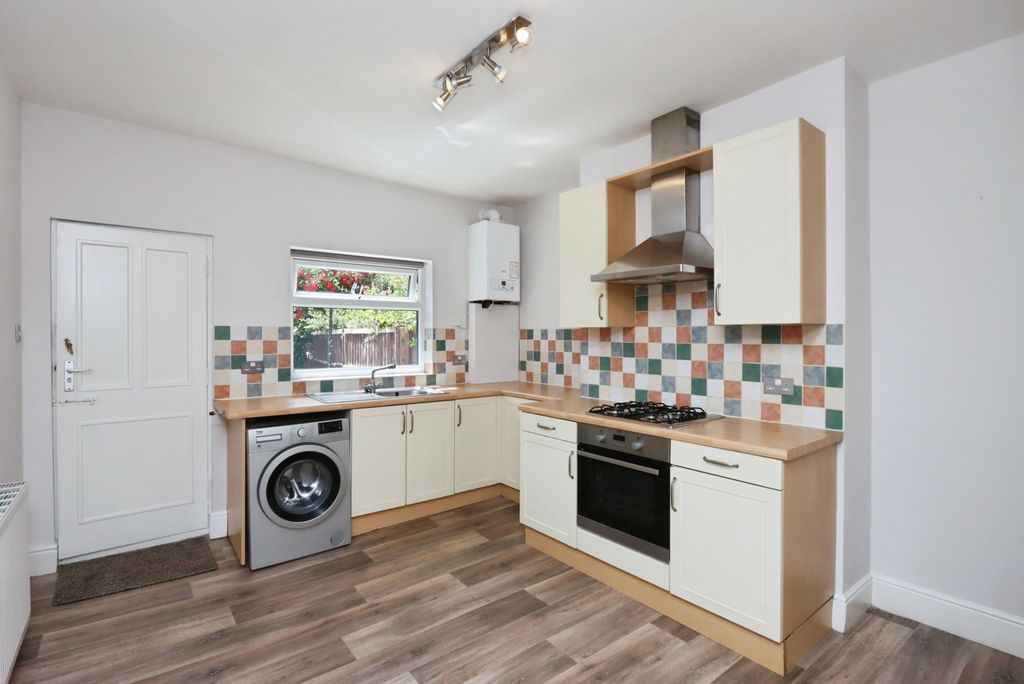 Property photo 3 of 15 Kitchen