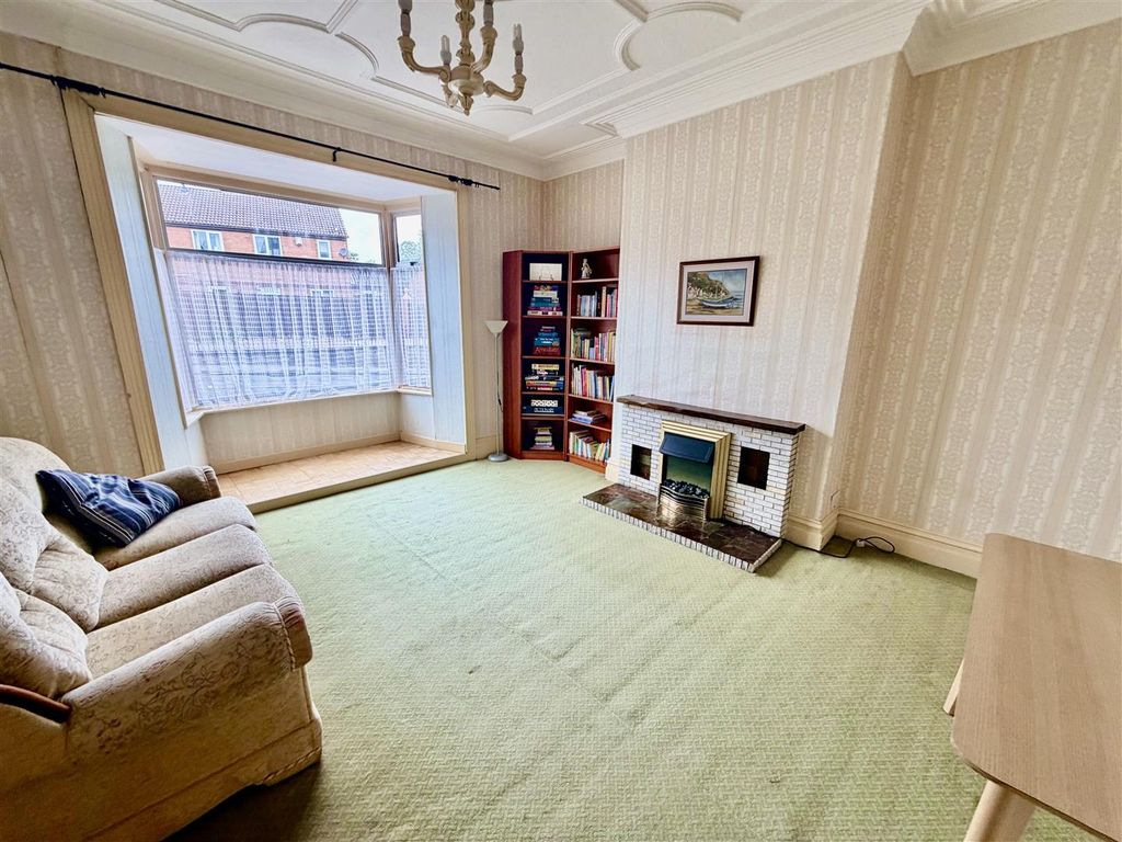 Property photo 2 of 15 Lounge