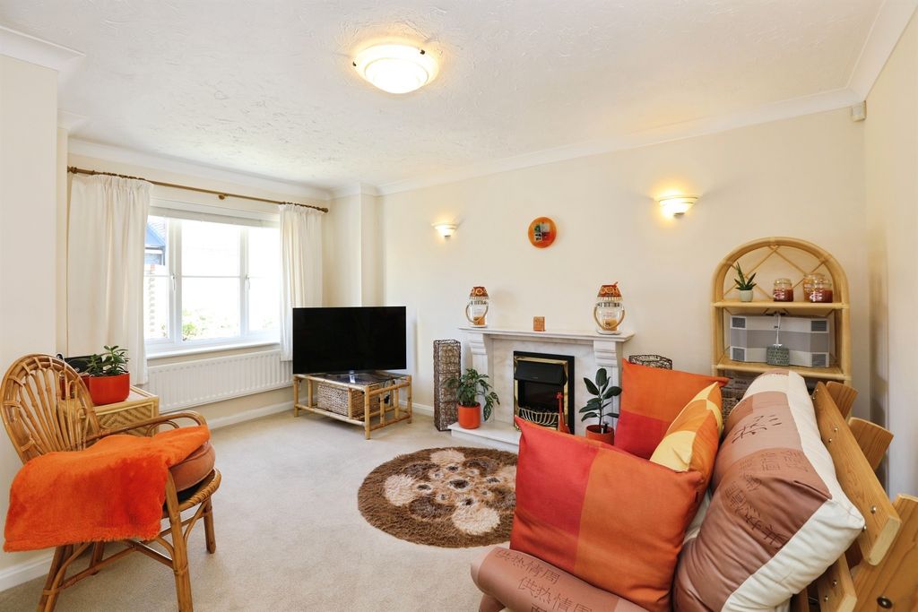 Property photo 2 of 17
