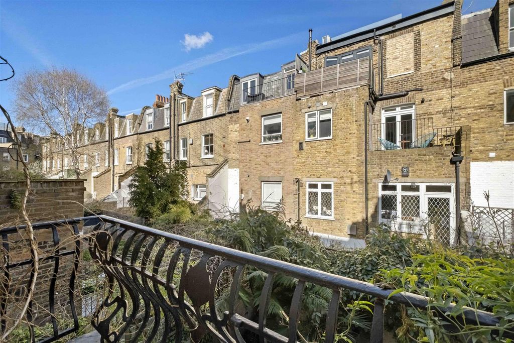 Property photo 2 of 6 Balcony