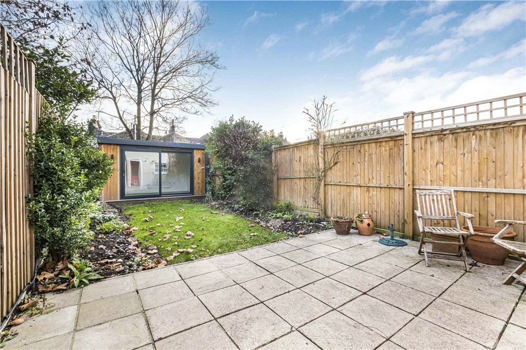 Property photo 2 of 17 Garden