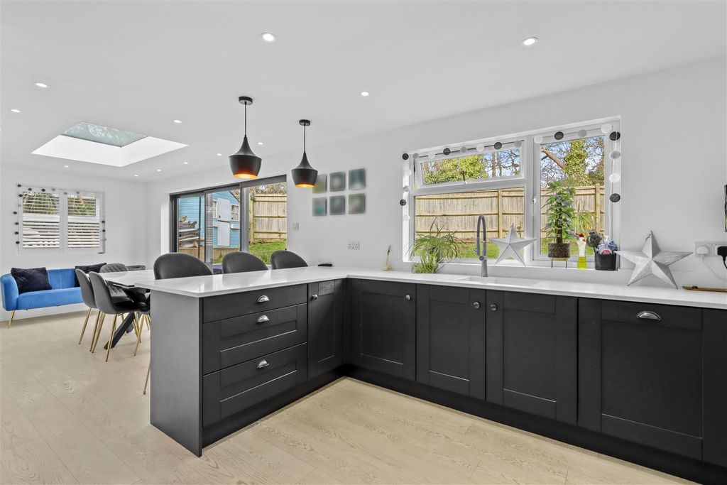 Property photo 2 of 33 Breakfast Bar