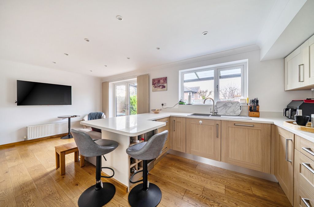 Property photo 2 of 21 1389280-18-6942d1...