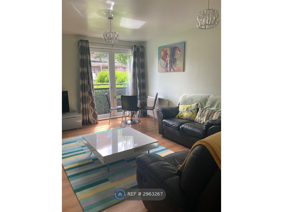 Property photo 3 of 30 Lounge