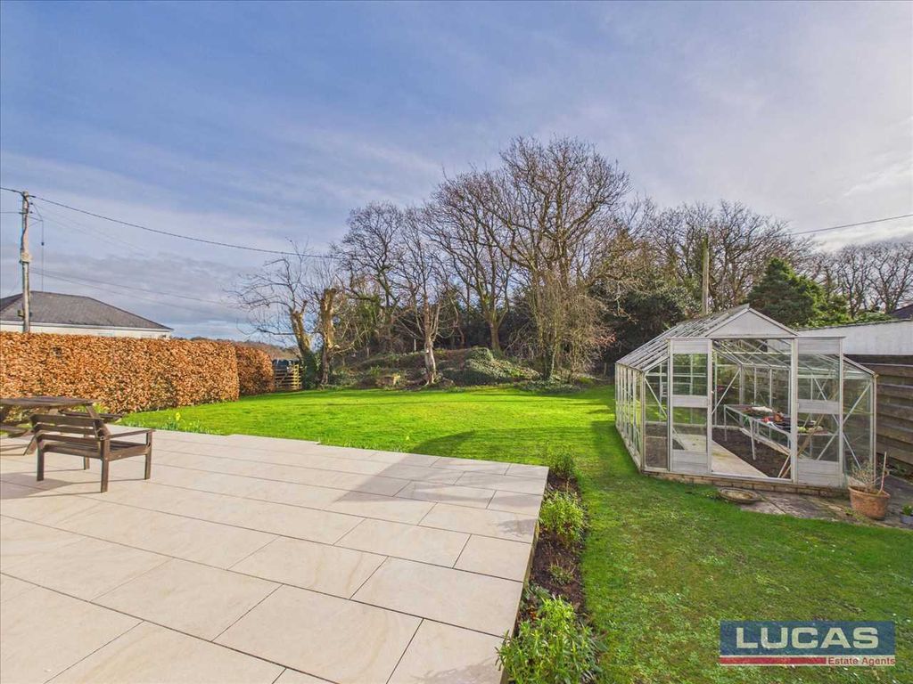 Property photo 2 of 33