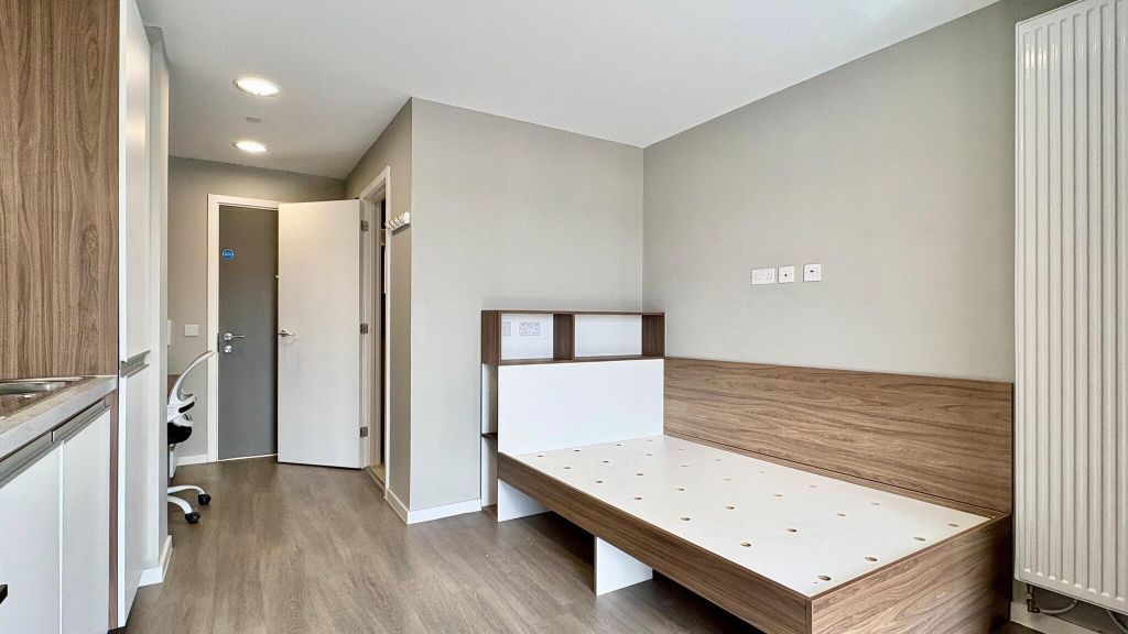 Property photo 1 of 32 Bedroom