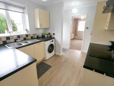 Property photo 3 of 10 Kitchen