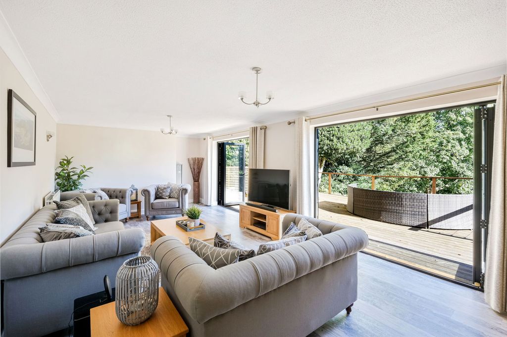 Property photo 3 of 23