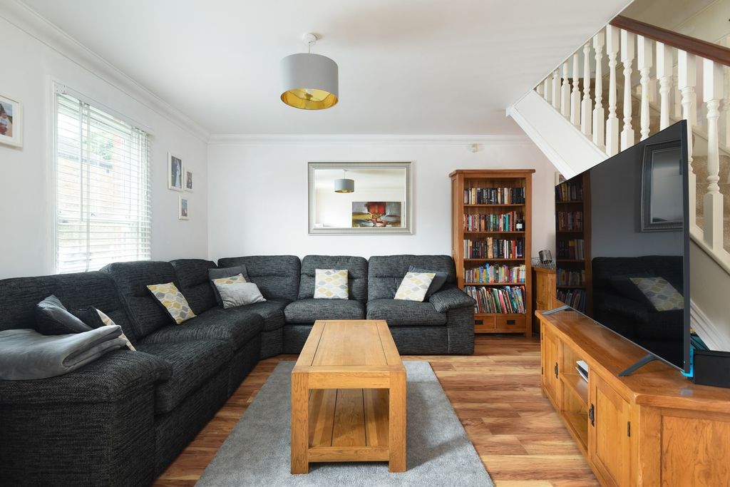 Property photo 2 of 18 4419816