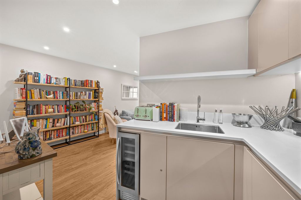 Property photo 3 of 8 Picture No. 06