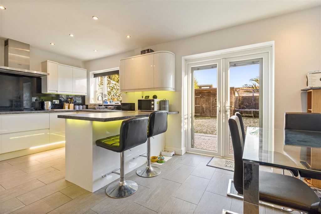 Property photo 2 of 16 192 Ringmer Road-013.Jpg