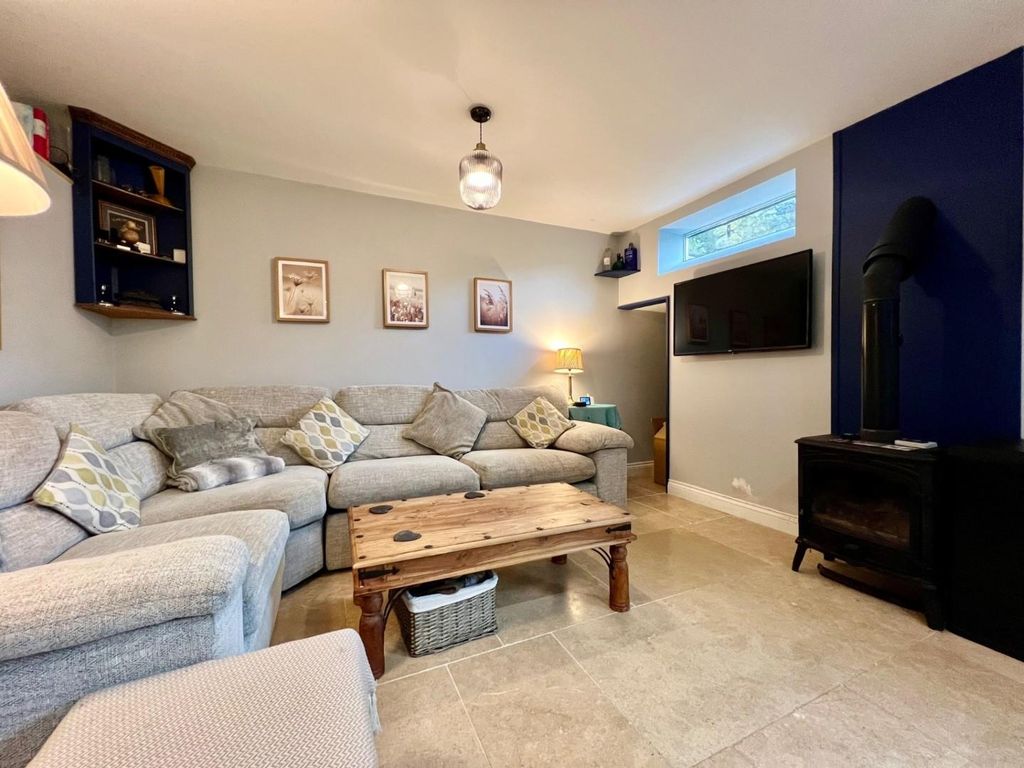 Property photo 3 of 15 2.Jpg