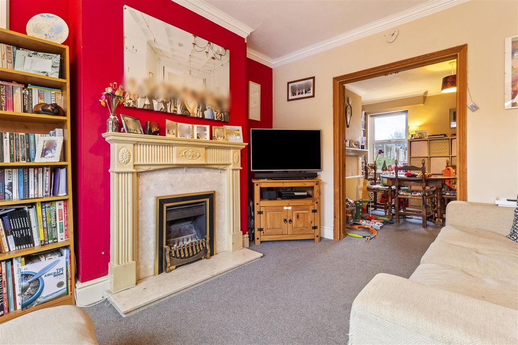 Property photo 2 of 24 247 Goring Road-002.Jpg