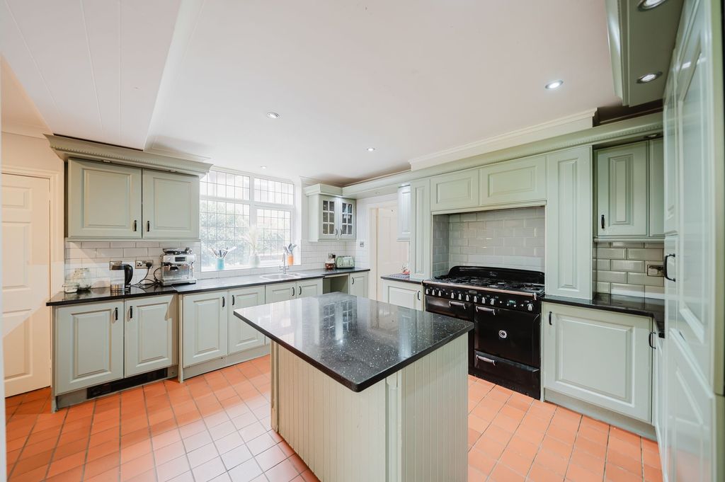 Property photo 3 of 38