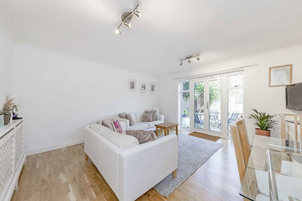 Property photo 3 of 6