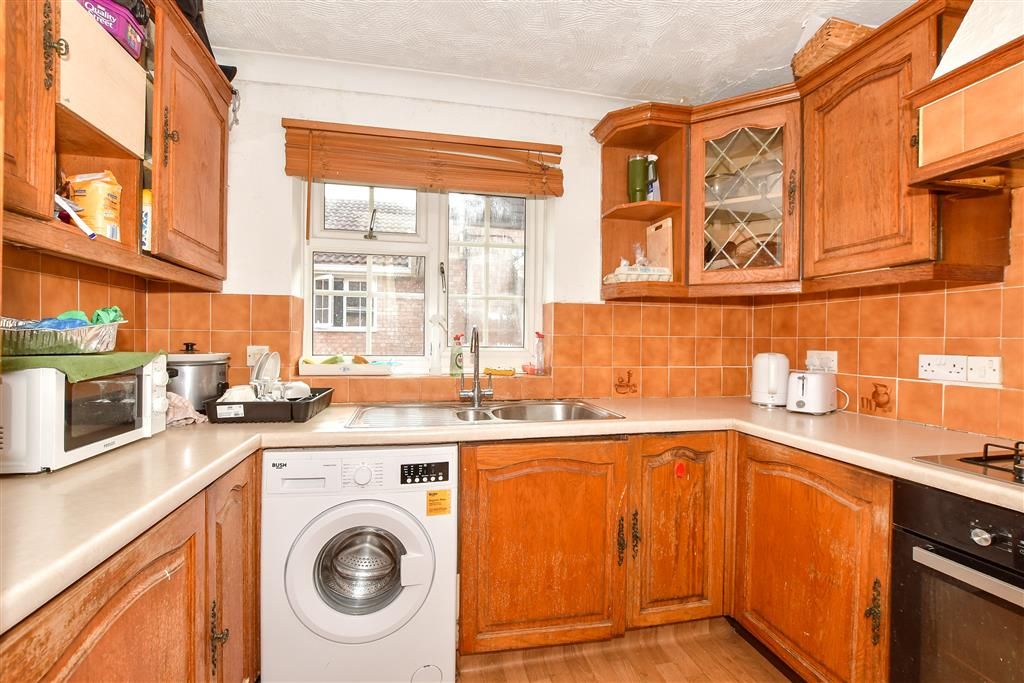 Property photo 3 of 7 Kitchen