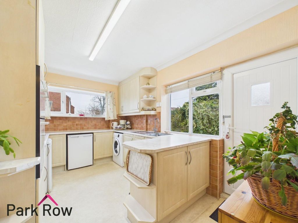 Property photo 3 of 23 Kitchen