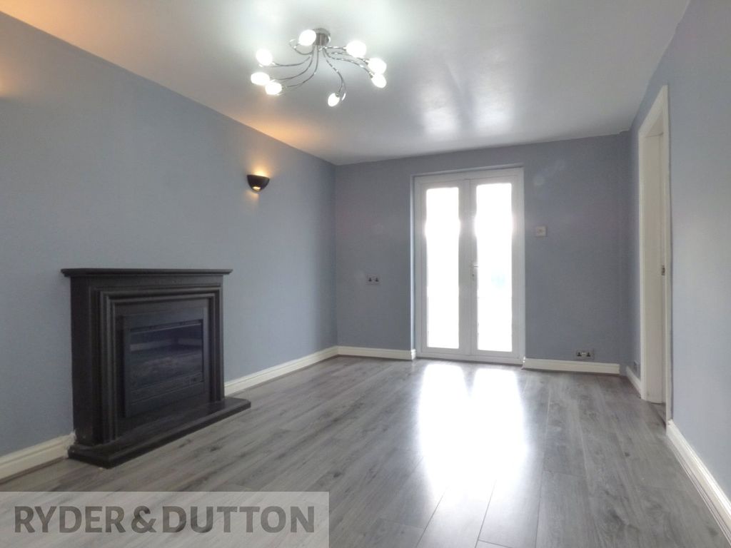 Property photo 3 of 17 Lounge