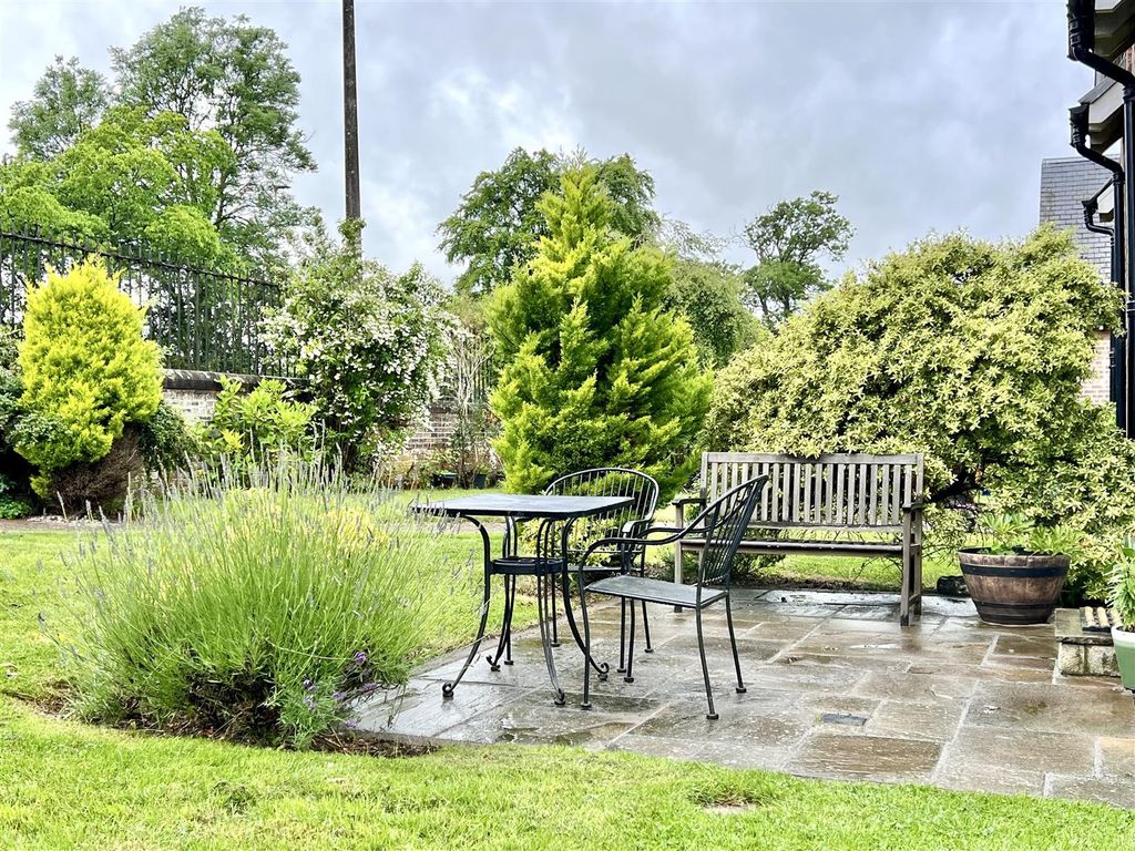 Property photo 2 of 17 Linlithgow