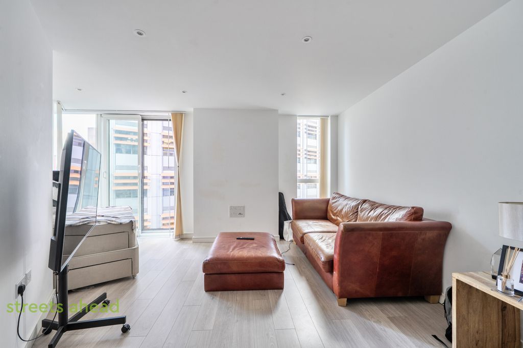 Property photo 2 of 18 Dcd92A67-427d-4Da...