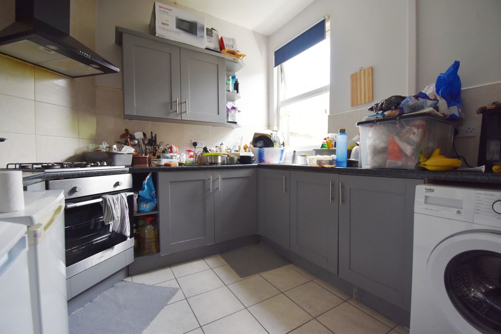 Property photo 3 of 7 Kitchen