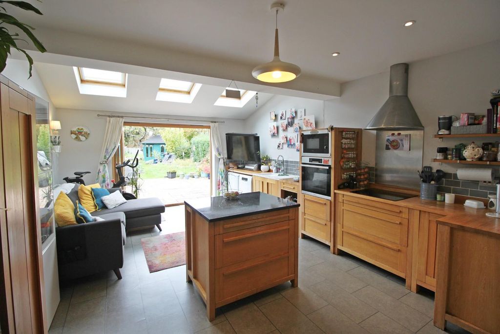 Property photo 2 of 16 Kitchen 2 Nnnnnnnn.Jpg