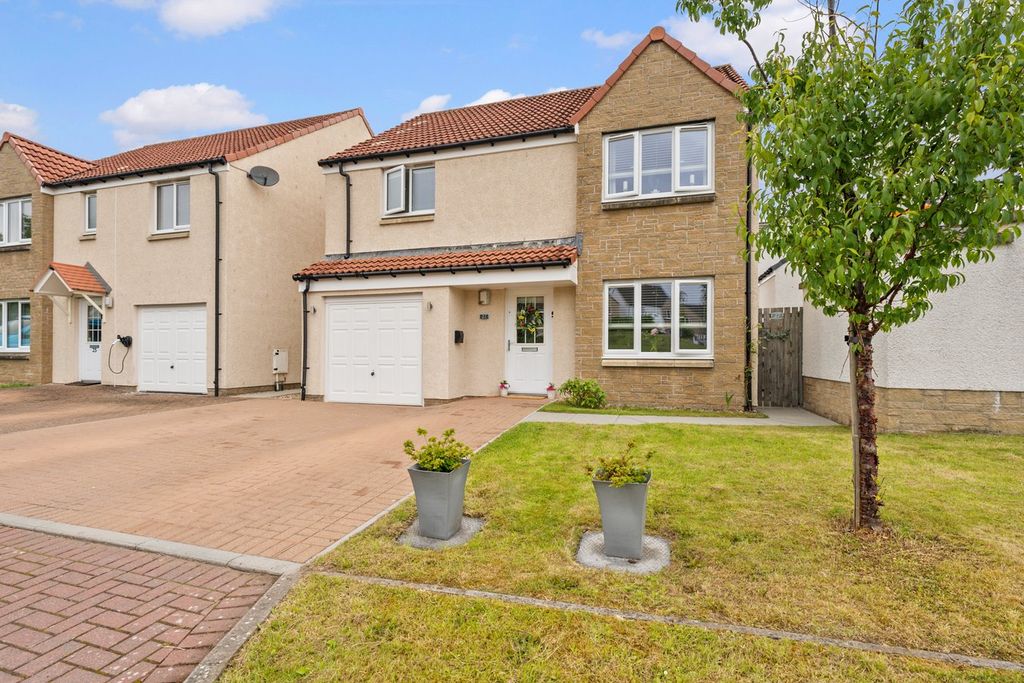 Property photo 1 of 40