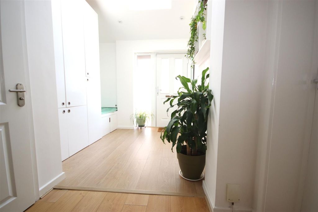 Property photo 3 of 12 Img_9856.Jpg