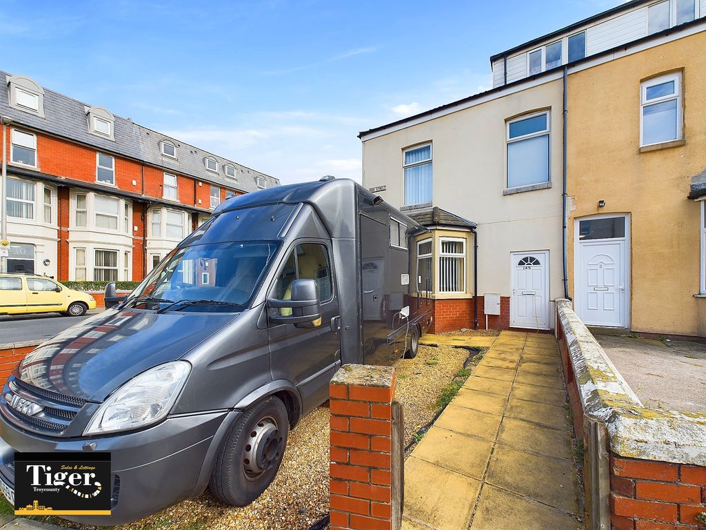 Property photo 1 of 8 Cam03440G0-Pr0172-Still010
