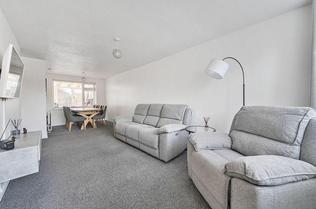 Property photo 2 of 13 1310430-26-68512c...