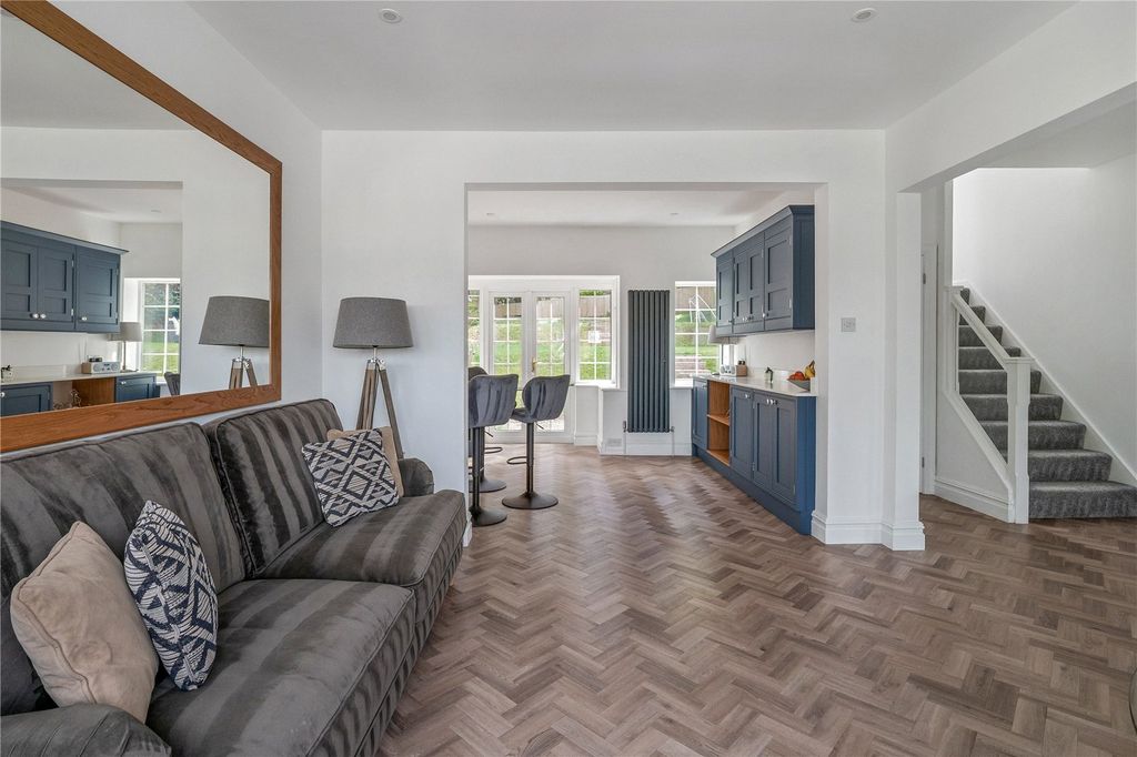 Property photo 3 of 18 Breakfast Room