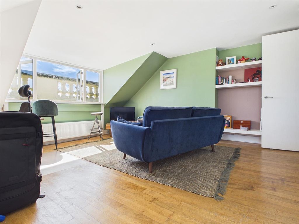 Property photo 2 of 9 Cam04311G0-Pr0117-Still011.Jpg