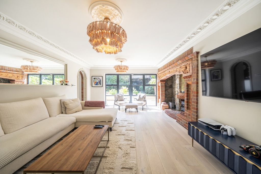 Property photo 3 of 37 1454878-23-6A106A...