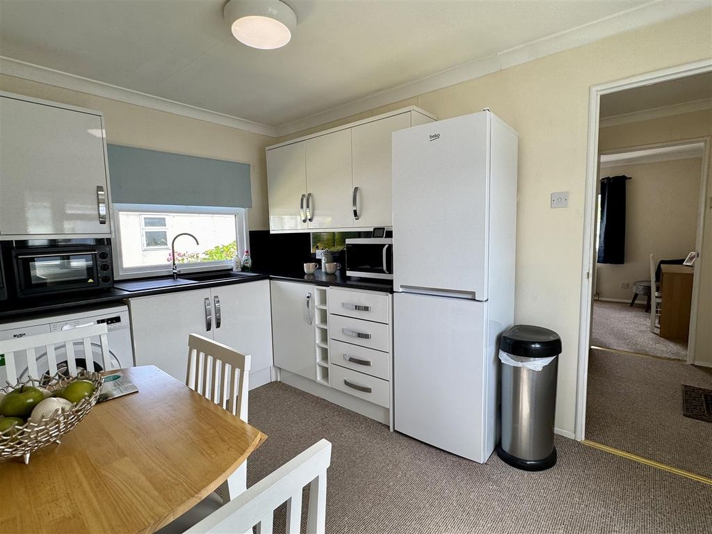 Property photo 3 of 20 Kitchen Dining Room
